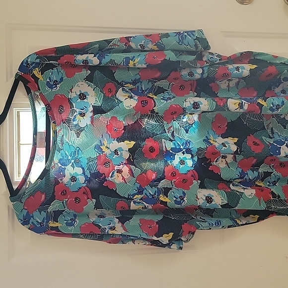 💥3 for $13!💥 Women's LuLaRoe Irma Floral | Size 2X - Picture 2 of 7